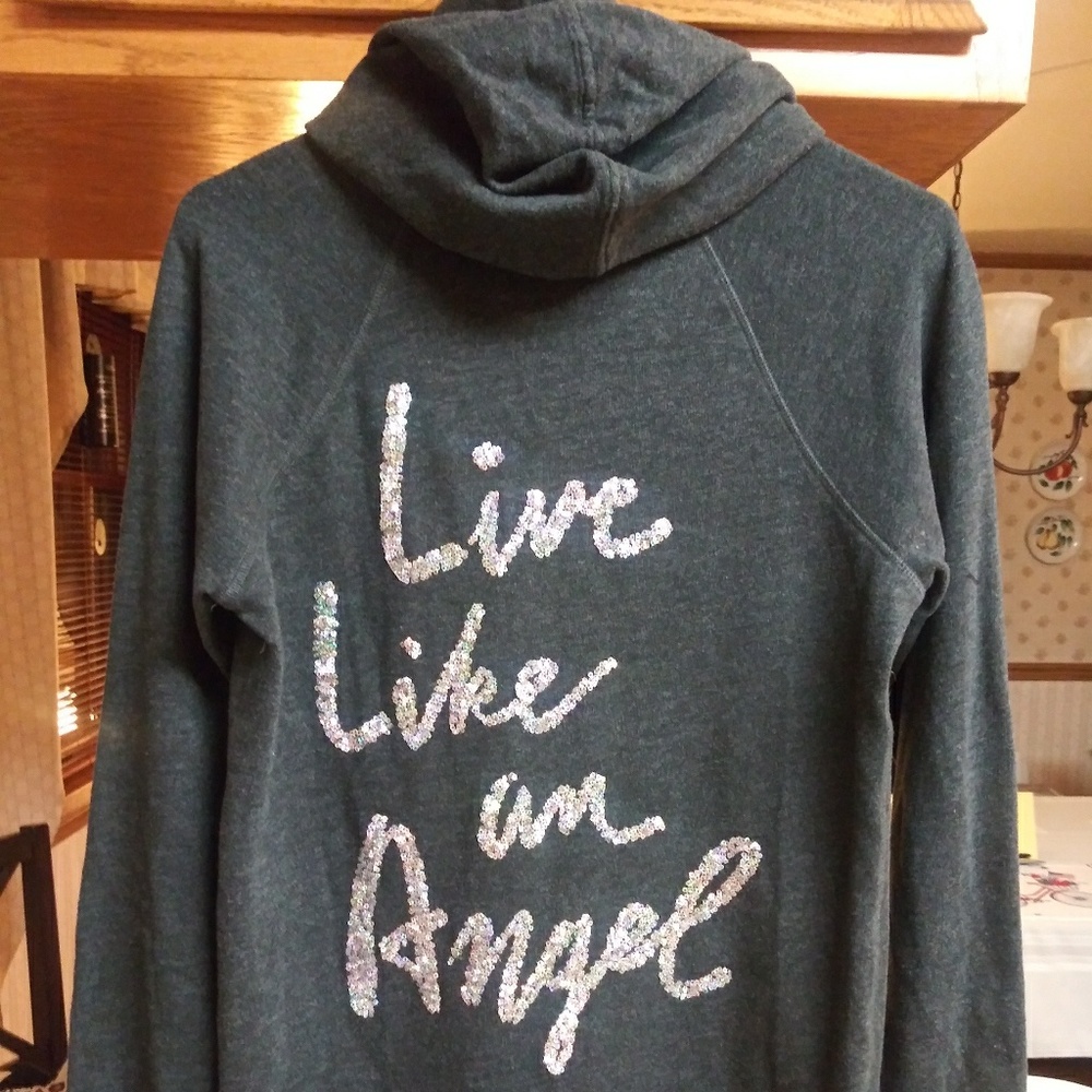 VS zip up